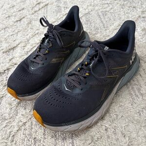 Men’s Hoka arahi 5 sneakers